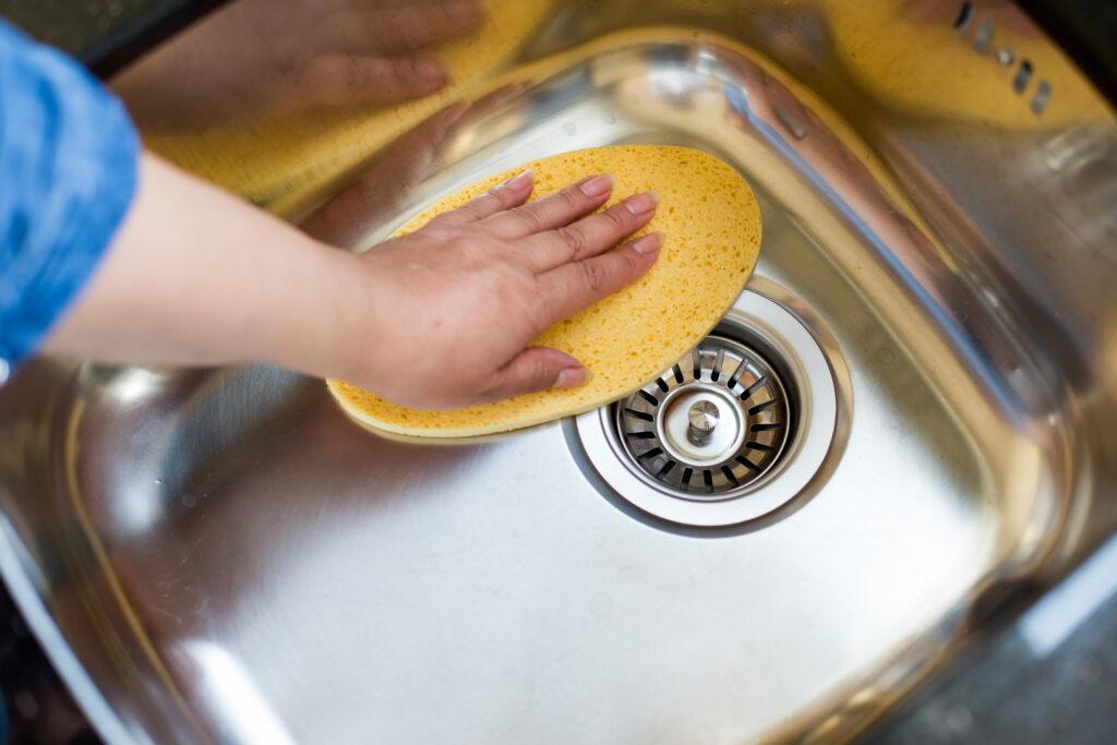 cleaning stainless sink